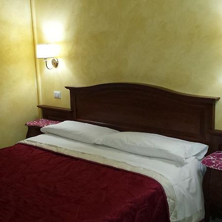 3 Lati Di Pitagora B&B ローマ エクステリア 写真